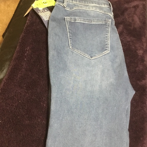Jeans - Laurie Felt Pull-On BootCut (MED) Knit Clean Jean NICE! - Picture 5 of 10